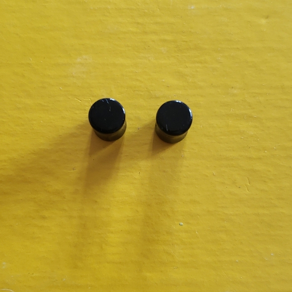 Black plugs - Picture 2 of 2